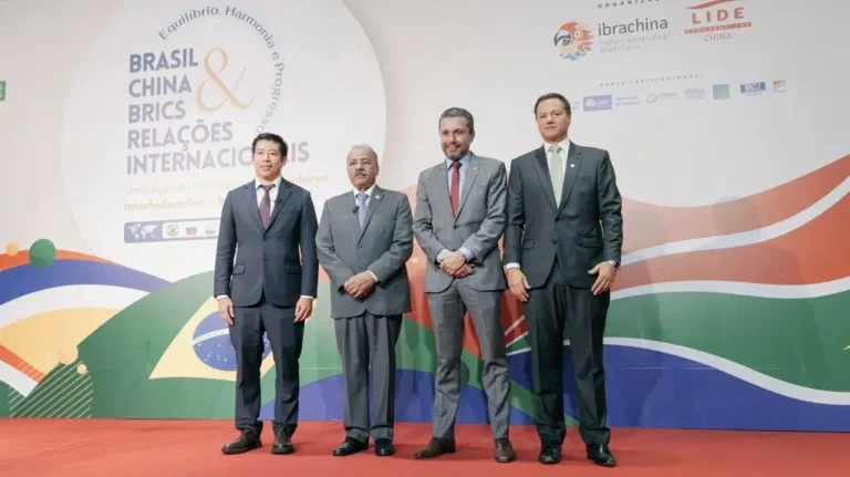 Integrantes das Frentes Parlamentares Brasil-China e BRICS do Congresso Nacional são empossados em evento com autoridades e diplomatas